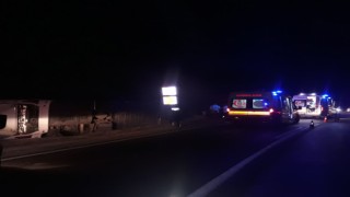 Isparta-Antalya karayolunda yolcu otobüsü devrildi: 8 yaralı