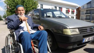 Ispartada yalnız yaşayan Kadir amca, otomobilini şehit ve gaziler derneğine bağışladı