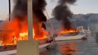Kemerde tekne alev alev yandı, yangının sıçradığı 2 teknede de hasar oluştu
