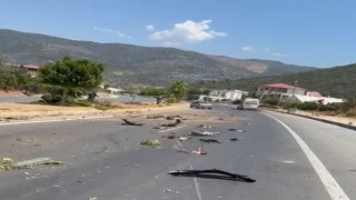 Kontrolden çıkan otomobil ağaçları devirip karşı şeride geçti: 4 kişi yaralandı