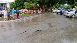 Kozanda 1 saat yağan yağmur hayatı felç etti