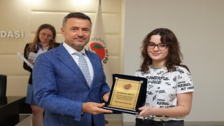 Lise ve üniversite sınavlarında dereceye giren öğrenciler ödüllendirildi