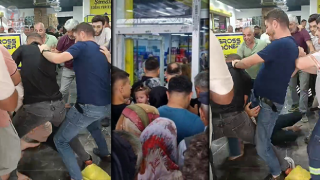 Marketteki indirim izdihamı tekmeli yumruklu kavgaya dönüştü