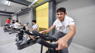 Mersinde engeller sporla aşılıyor