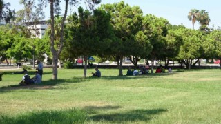 Mersinde sıcak hava bunaltıyor