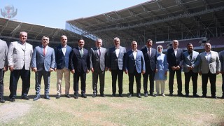 Osman Aşkın Bak: Hatayspor'un yeni sezonda maçlarını Hatay'da oynaması için gayret ediyoruz