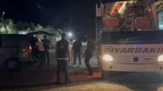 Osmaniyede yolcu otobüsünde 13 kaçak göçmen yakalandı