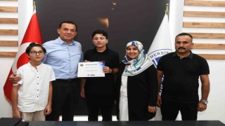 Özyiğit, dereceye giren öğrencileri ödüllendirdi