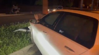 Palmiye ağacına otomobil çarptı: 1 yaralı