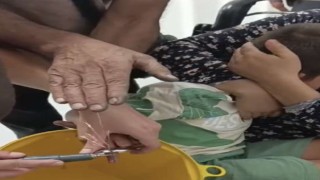 Parmağını metal eşyaya sıkıştıran çocuğun imdadına itfaiye yetişti