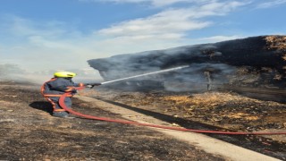 Tarsusta saman yüklü tır yandı