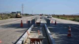 Uğur Mumcu Bulvarında refüj bordür çalışması tamamlandı