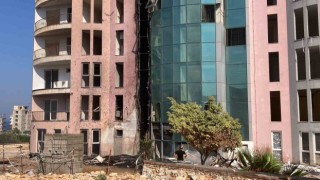 Yıllardır bitmeyen 20 katlı otel inşaatında yangın