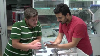 372 gün su altında kalan telefonu buldu, tamir edip sahibine teslim etti