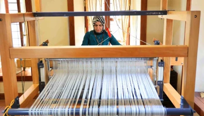 Adana Olgunlaşma Enstitüsü Dokuma Atölyesinde unutulmaya yüz tutmuş dokuma kültürü canlandırılıyor