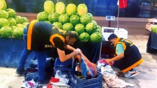 Adanada karpuz tezgahına ruhsatsız tabanca gizleyen 2 sanığa dava