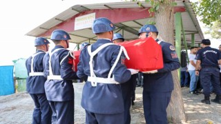 Adanada yıllık izin için geldiği memleketinde ölen uzman çavuş toprağa verildi