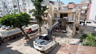 Akdenizde metruk binalar yıkılıyor