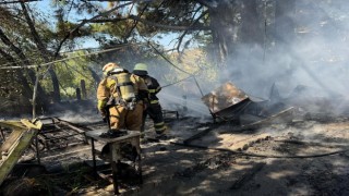 Antakyada depo olarak kullanılan çadır yandı