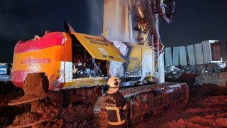 Antakyada iş makinesi alevlere teslim oldu