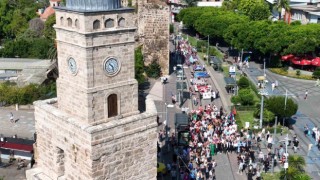 Antalya caddeleri Yörük Göçüyle şenlendi