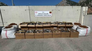 Antalyada 1 tondan fazla kıyılmış tütün ele geçirildi