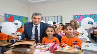 Antalyada 514 bin 888 öğrenci, 38 bin 266 öğretmen ders başı yaptı