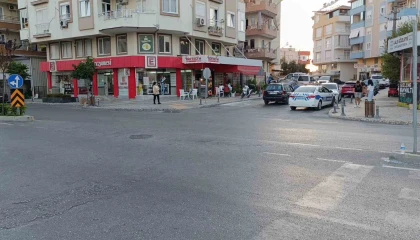 Antalyada motosiklet ile elektrikli bisiklet çarpıştı: 2 yaralı