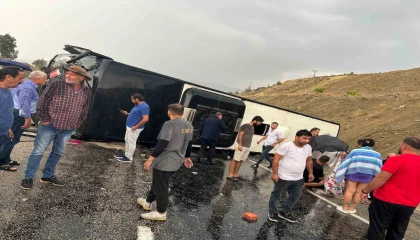 Antalyada yolcu otobüsü devrildi: 10 yaralı