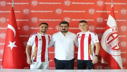 Antalyasporda Petrusenko ve Abdurrahim için imza töreni düzenlendi