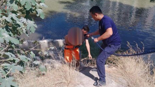 Asi nehri kenarında mahsur kalan vatandaşı itfaiye kurtardı