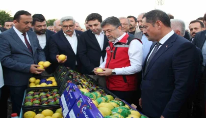 Bakan Yumaklı, narenciye hasadında sezon açılışını yaptı