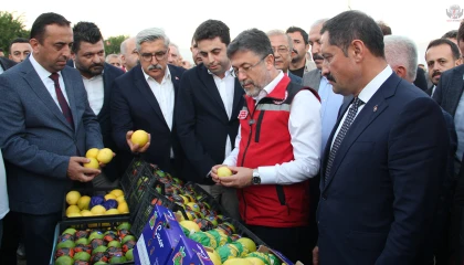 Bakan Yumaklı, narenciye hasadında sezon açılışını yaptı