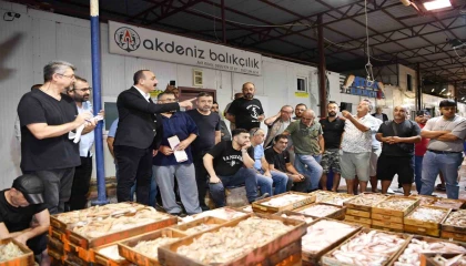 Başkan kotan balık mezatında