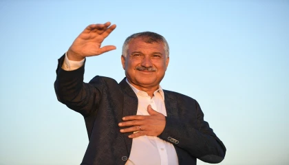 Bir yanda Altın Koza, bir yanda dev hizmetler