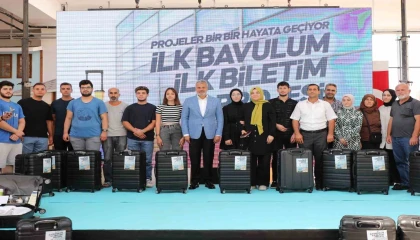 Depremzede öğrencilerin üniversite yolundaki ilk bavulu ve ilk bileti HBBden