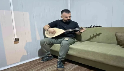 Depremzede öğretmenden Narin için yürek yakan türkü