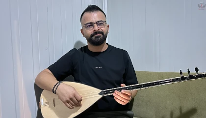 Depremzede öğretmenden Narin için yürek yakan türkü