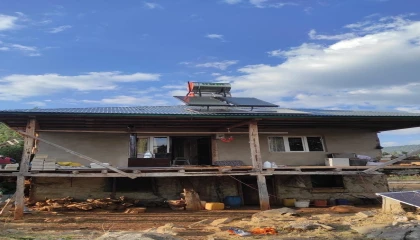 Elektriği olmayan Elif teyzenin yardımına belediye başkanı koştu