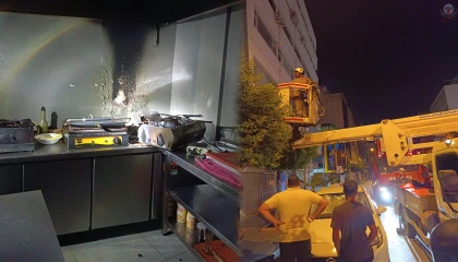 Fırının fritözünde başlayan yangın iş yerine zarar verdi