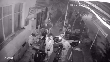 Gözü dönmüş hırsızlar aynı gece 4 elektrikli motosiklet çaldı, kameralardan kaçamadı