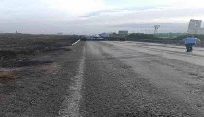 İşçi servisiyle kamyon çarpıştı: 3 ölü, 7 yaralı