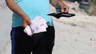 İyilik yap, iyilik bul sözü gerçek oldu: İçi para dolu cüzdanı sahibine teslim etti