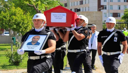 Kalp krizi sonucu hayatını kaybeden polis memuru son yolculuğuna uğurlandı