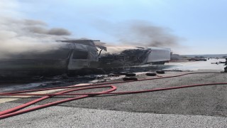 Karpuz yüklü tır alev alev yandı