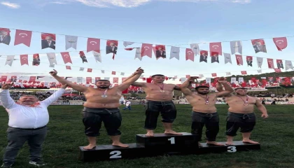 Kemer Belediye güreşçisinden çifte kürsü