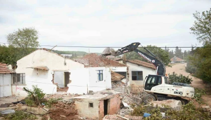 Kepez Belediyesi sel baskınını önlemek amacıyla çalışmalar gerçekleştirdi