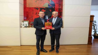 Kepezin sembolik altın anahtarı CHP Genel Başkanı Özele teslim