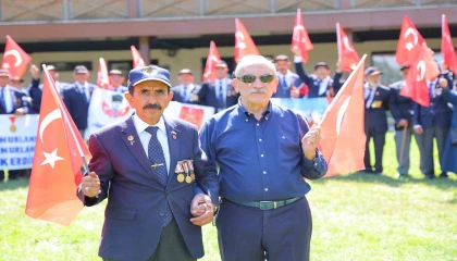 Kıbrıs gazileri Başkonuş Yaylasında stres attı