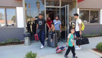 Lübnanı terk eden yabancı uyruklular deniz yolu ile Mersine geldi